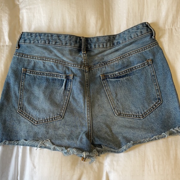 Jean shorts, size 28 - Picture 3 of 3